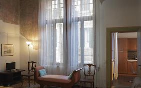 Melusina Apartments Rialto
